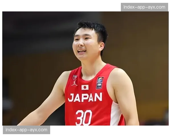 河村勇辉在日本男篮新体系中被赋予战术引擎角色，弥补八村塁缺席火力