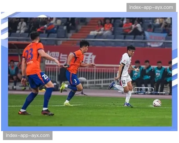 山东泰山2-2绝平上海海港，克雷桑补时阶段低射扳平比分